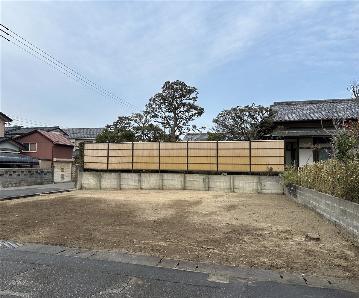 解体後にきれいに整地された更地